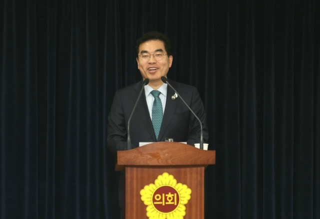▲ 양기대 광명시장이 12일 경기도의회 브리핑룸에서 정책 및 현안 설명을 갖고 있다. 광명시 제공