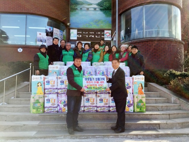 ▲ 광주시 퇴촌면 새마을남녀지도자협의회, 소외계층을 위한 생필품 기탁