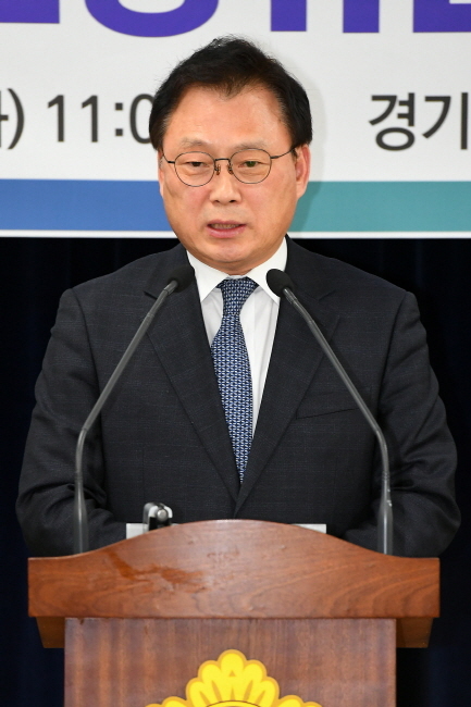 ▲ 박광온 더불어민주당 경기도당위원장이 13일 경기도의회 브리핑룸에서 도당위원장 취임 기자회견을 열고 지방선거 공천에 대한 입장을 밝히고 있다. 조태형기자