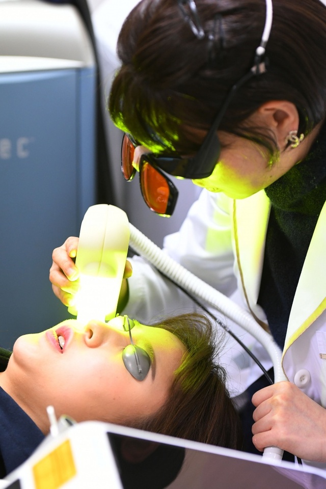 ▲ 박주영 원장은 레이저로 혈관을 수축 응고시키면 멍·물집·붓기 같은 부작용이 거의 없다고 조언했다. 사진/조태형 기자