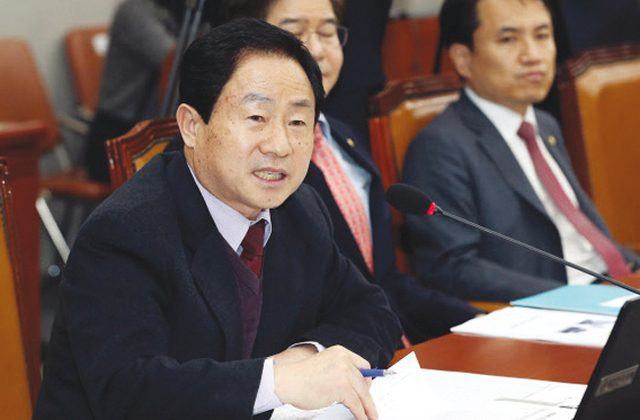 자유한국당 주광덕 의원이 1월23일 오후 국회 본청에서 열린 헌법개정 및 정치개혁특별위원회에서 발언하고 있는 모습.