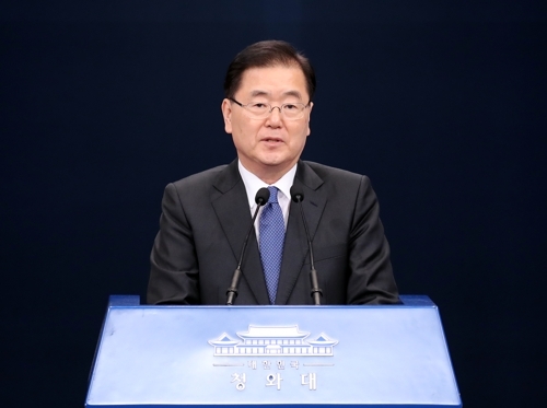 ▲ 문재인 대통령의 대북특별사절단으로 서해 직항로를 이용해 평양으로 가는 정의용 대북특사 단장이 5일 오전 춘추관 기자실을 방문해 "문 대통령의 비핵화 의지를 북에 전달하겠다"고 밝히고 있다. 연합뉴스