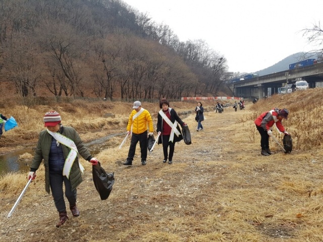 ▲ 군포-대야동 새봄맞이 대청소 (2)