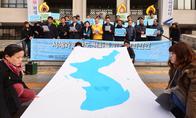 크기변환_20180308 서해5도 대책위 서해와 한반도 평화위한 촛불선언2JUN_7298.jpg