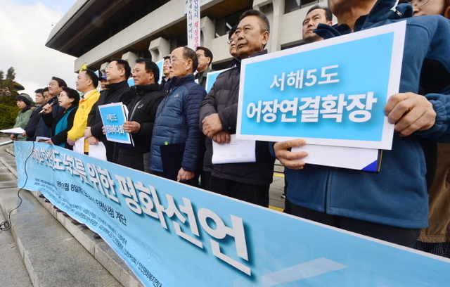크기변환_20180308 서해5도 대책위 서해와 한반도 평화위한 촛불선언JUN_7330.jpg