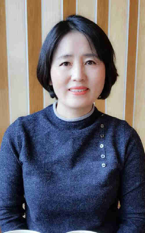 ▲ 본명 이순희. 충남 부여 출생. 으로 등단. 詩映朗會 회원.
