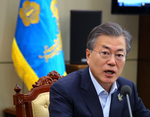 ▲ 문재인 대통령이 12일 오후 청와대에서 열린 수석보좌관 회의에서 최근 남북관계 발전과 관련한 발언을 하고 있다. 연합뉴스