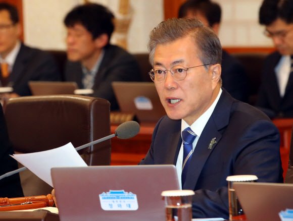 ▲ 문재인 대통령이 13일 오전 청와대에서 열린 국무회의를 주재하고 있다. 연합뉴스