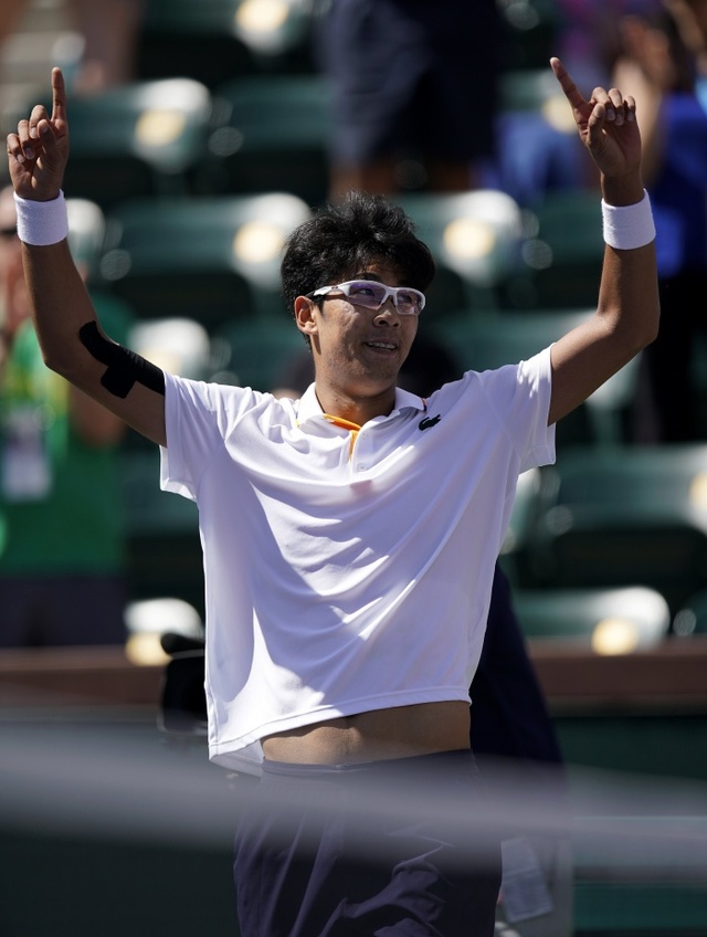 ▲ 정현이 14일(현지시간) 미국 캘리포니아 주 인디언 웰스에서 열린 남자프로테니스(ATP) 투어 BNP 파리바오픈 단식 16강전에서 파블로 쿠에바스(34위ㆍ우루과이)를 2대0으로 완파한 뒤 환호하고 있다.연합뉴스