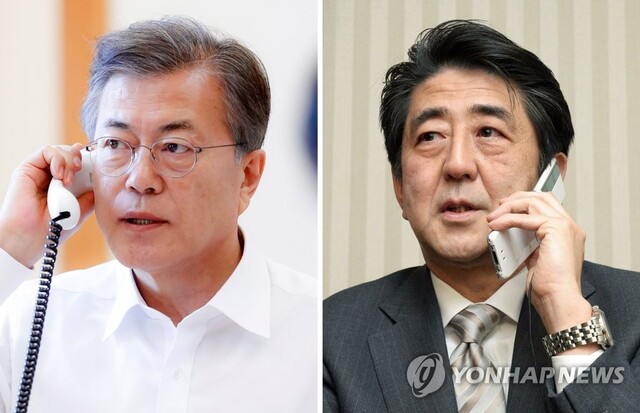 ▲ 문재인 대통령이 16일 오후 청와대 관저 소회의실에서 아베 신조 일본 총리와 전화 통화를 하고 있다. [청와대 제공ㆍ연합뉴스 자료사진]