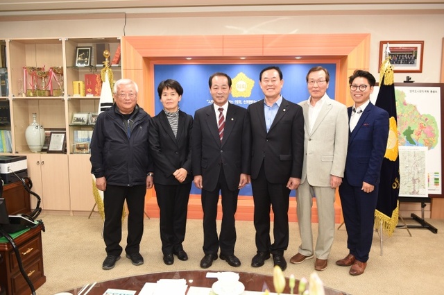 ▲ 결산검사위원 위촉장 수여
