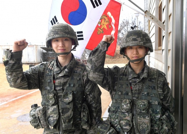 ▲ 신속한 초동조치로 생명을 구한 박의혁 상병(좌)와 신동현 일병(우)