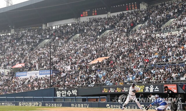 ▲ 2018 프로야구가 개막한 24일 오후 서울 잠실구장에서 두산 베어스와 삼성 라이온즈의 개막 경기가 열리고 있다. 연합뉴스