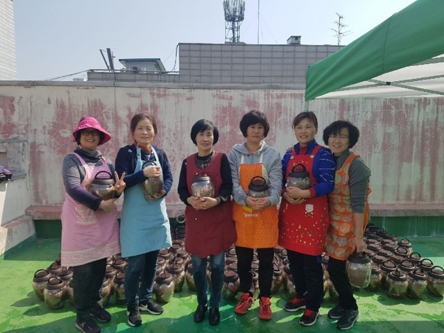 ▲ 군포 농협시지부 된장기부