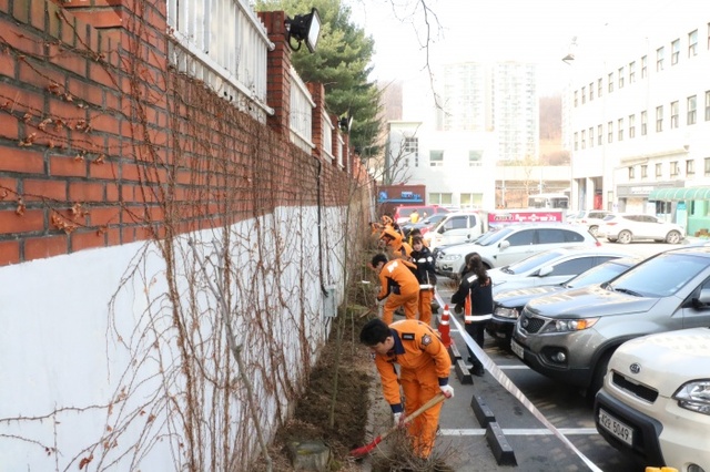 ▲ 군포소방서 철쭉축제 나무심기행사