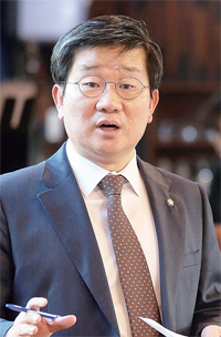 ▲ 더불어민주당 경기도지사 예비후보 전해철 의원이 27일 경기도 여성부지사 임명 등 정책 공약발표를 하고 있다. 전해철의원실 제공