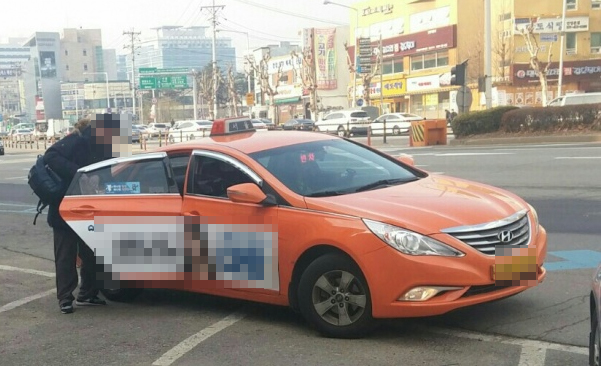 ▲ 출근길 서울택시가 안양 인덕원 일대에서 손님을 태워가고 있다.