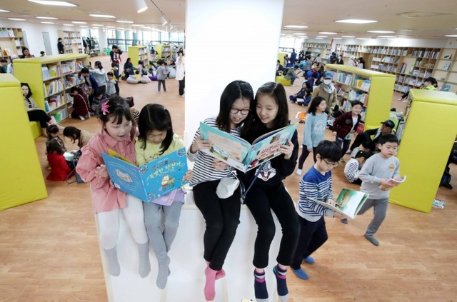 ▲ (사진)1-4용인국제어린이도서관 개관(책놀이터)