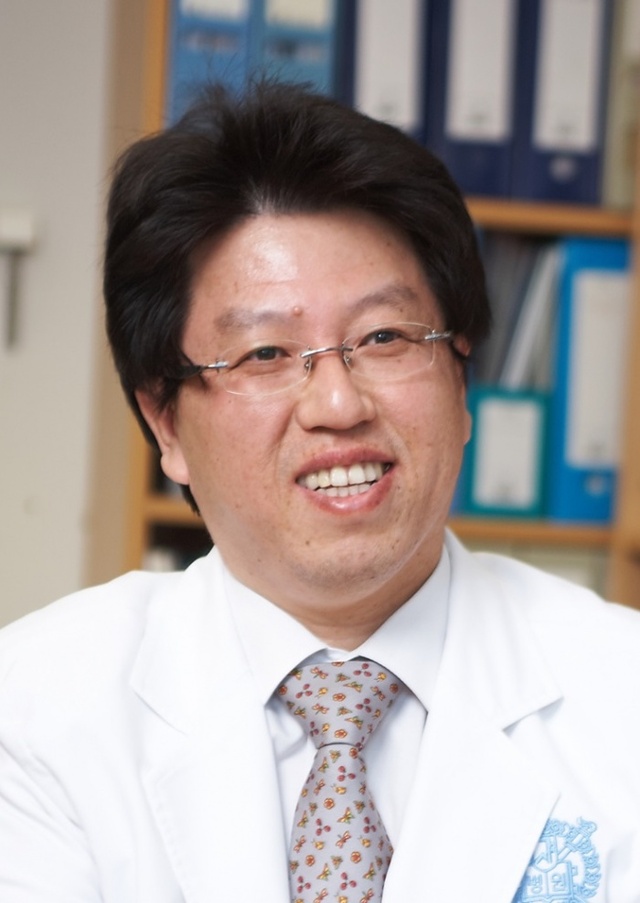 ▲ 분당서울대병원 정신건강의학과 김기웅 교수, 사진=분당서울대병원 제공