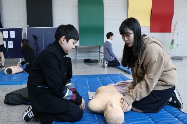 ▲ 청심국제고등학교 한국119소년단 심폐소생술 재능기부(1)