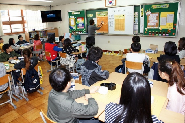▲ 화성, 초등학교 정규 교과과정에 바둑교실 도입