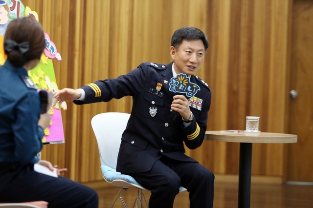 ▲ 19일 김기출 경기북부지방경찰청은 의정부경찰서를 방문해 현장 소통 간담회를 가졌다. 경기북부지방경찰청 제공
