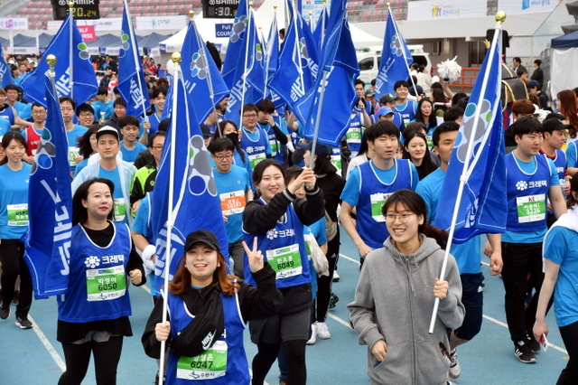 크기변환_제16회 경기마라톤대회 범180422 (18).jpg