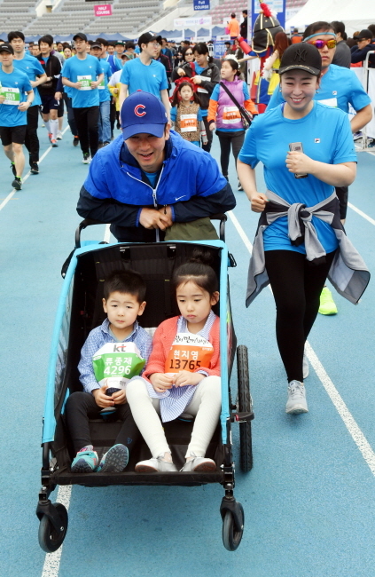 크기변환_제16회 경기마라톤대회 범180422 (19).jpg