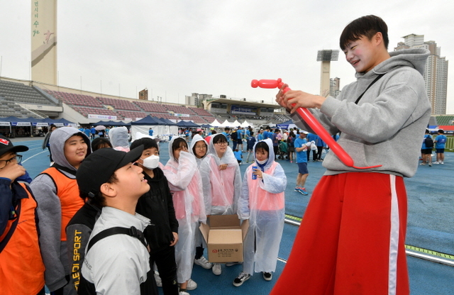 크기변환_제16회 경기마라톤대회 범180422 (29).jpg