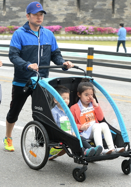 크기변환_20180422 제16회 경기마라톤JYJ_4098.jpg