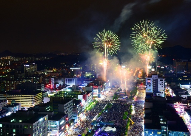 ▲ 안산문화광장 불꽃 놀이