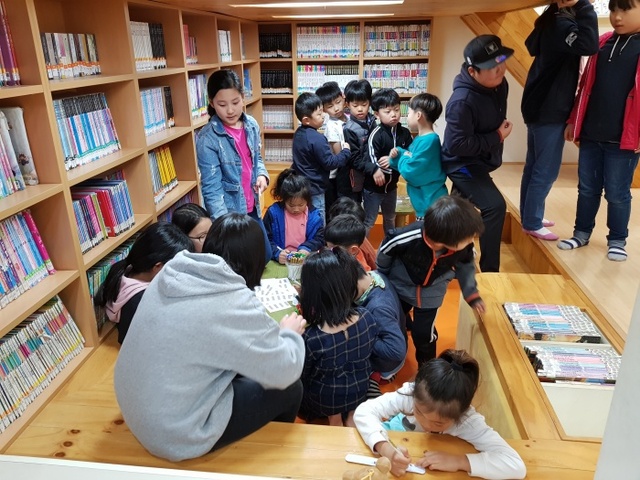 ▲ 180224_가평교육지원청 사진자료3(가평 상면초 세계 책의 날 행사)