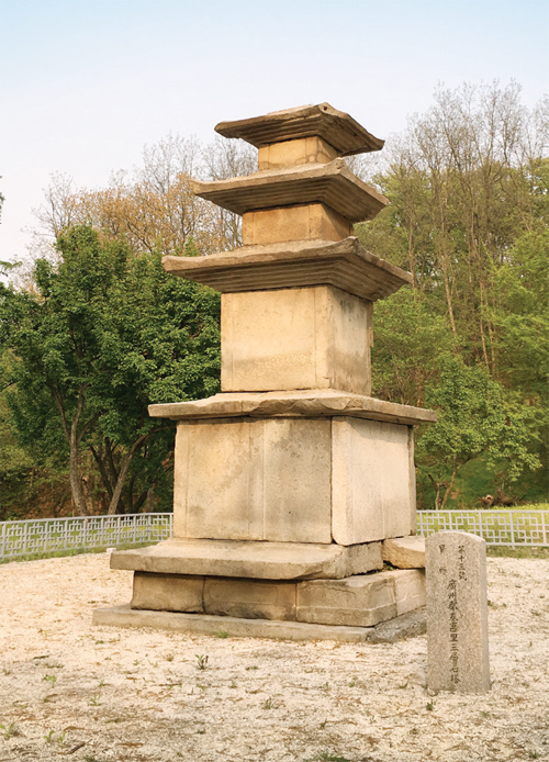 삼층석탑