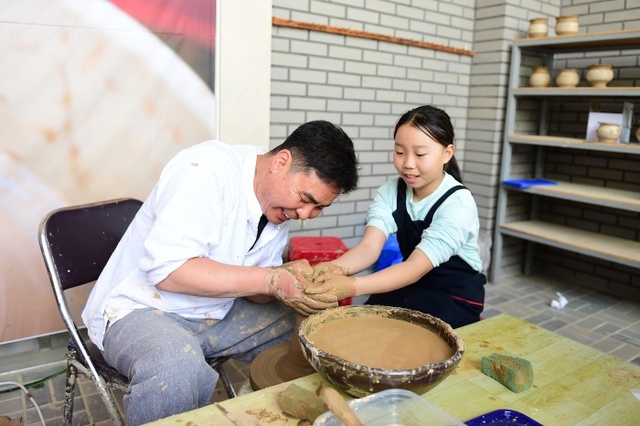 ▲ 도자기축제 부녀 작품