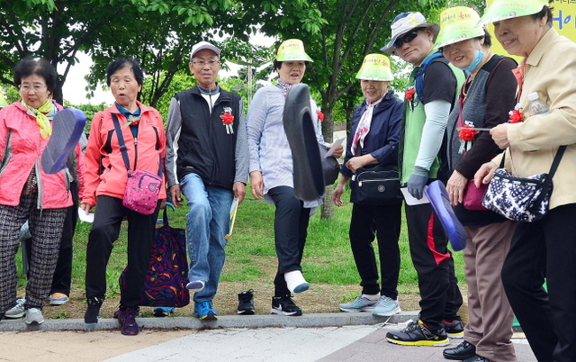 크기변환_20180508 제9회 아이러브카네이션 어버이축제 사회면 박스JUN_5025.jpg