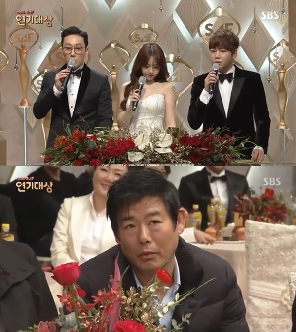▲ 논란이 된 시상식 당시 이휘재와 성동일. SBS