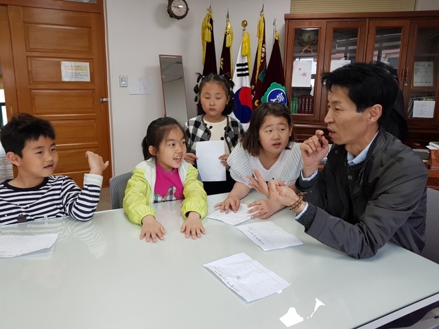 ▲ (20180515)능서초 교장 대통령표창 수상