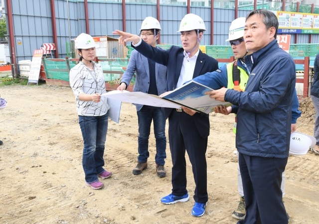 ▲ 오수봉 하남시장, 위례지구 북측도로 현장 점검