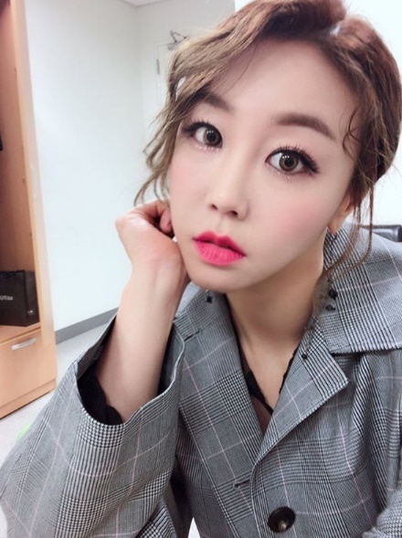 ▲ 가수 황인선이 게임을 좋아해 직접 PC방을 차렸다고 밝혔다. 황인선 인스타그램