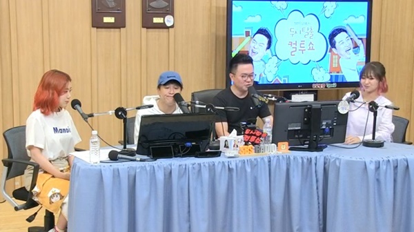 ▲ '두시탈출 컬투쇼'에 출연한 볼빨간 사춘기. SBS