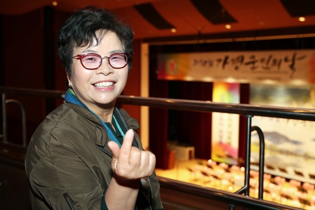 ▲ 제50회 가평군민의 날 기념식(양옥련 이장님)1
