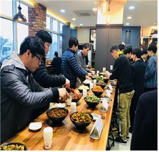 ▲ 구리휴게소, 고객 상차림