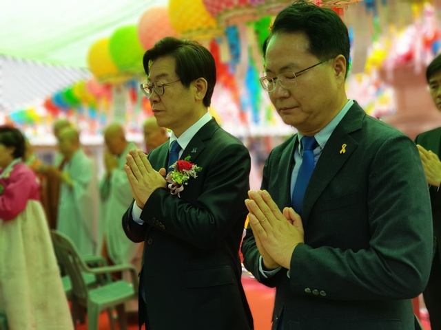 ▲ 송주명 경기도교육감 예비후보 석탄일 맞아 봉선사 예불 참석3