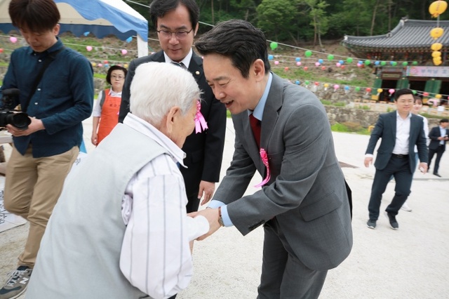 ▲ 사찰방문 - 남경필 캠프 제공