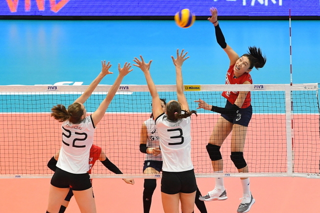 크기변환_2018 국제배구연맹(FIVB) 발리볼네이션스리그(VNL) 대한민국 독일 조 180522 (5).jpg