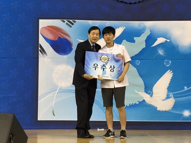 ▲ 우수상을 받은 오산 운천고 박태준 학생