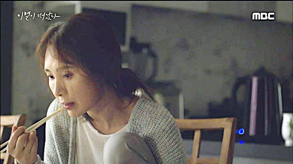 ▲ 채시라가 '이별이 떠났다'에서 3년 동안 집 밖에 나오지 않은 여자  '서영희'로 등장했다. 방송 캡처