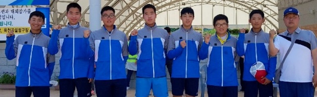 ▲ 김길현(선학중) 전종헌(선학중) 이준석(동암중) 전종훈(선학중) 고성준(동암중) 김상운(동암중) 윤현우(동암중) 석준근(지도자)