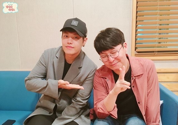 ▲ SBS러브FM'송은이 김숙의 언니네 라디오'에 슈가볼과 나윤권이 게스트로 출연했다. '송은이 김숙의 언니네 라디오' 인스타그램