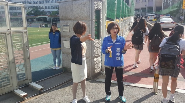 ▲ 등하굣길 안전 점검. 사진 은수미 캠프 측 제공